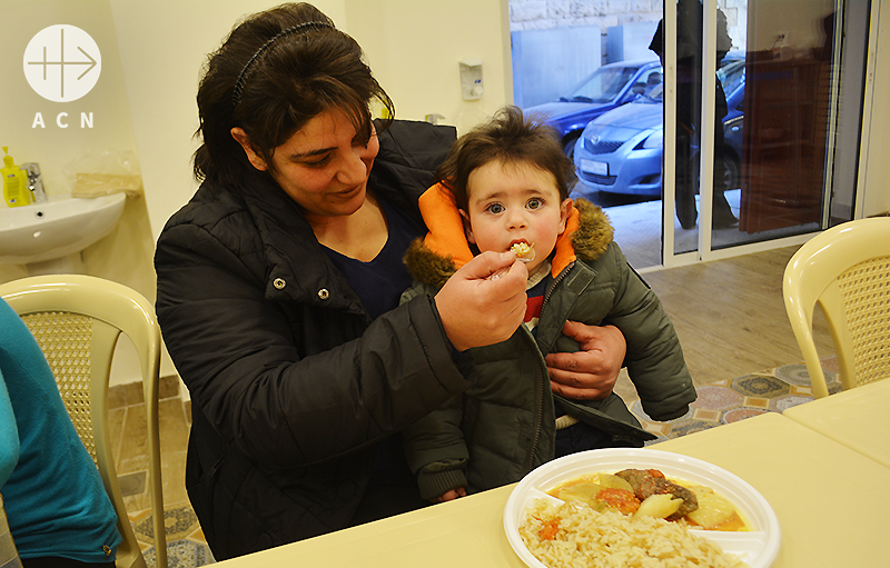 레바논 자흘레 도심에 있는 시리아 난민들을 위한 무료 급식소 (출처=ACN 자료사진)