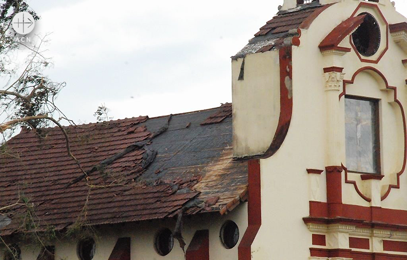 지붕이 손상된 하로누의 성전(출처=ACN 자료사진)