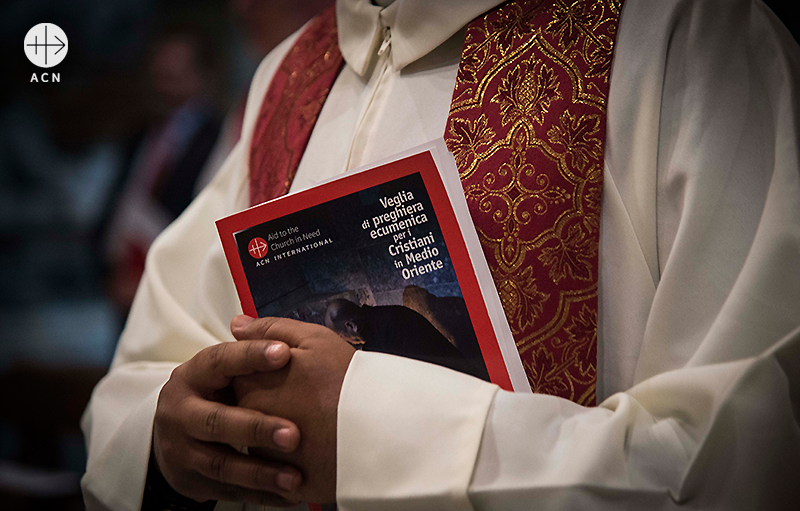 중동 그리스도인의 소식을 전하는 ACN 출판물(출처=ACN 자료사진) 