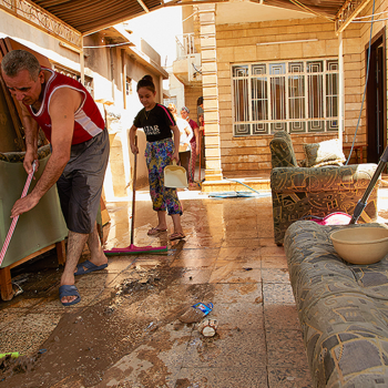 고향집을 청소하는 마지드 (출처=ACN자료사진)
