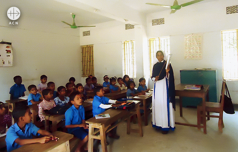 지역 아동들을 지원하는 SMRA 수녀들 (출처=ACN자료사진)