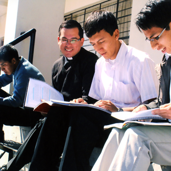 레뎀또리스 마떼르 신학생들 (출처=ACN자료사진)