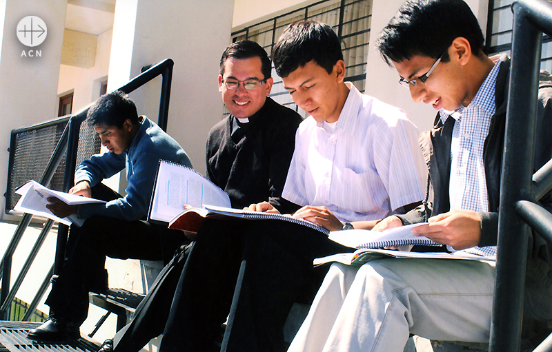 레뎀또리스 마떼르 신학생들 (출처=ACN자료사진)