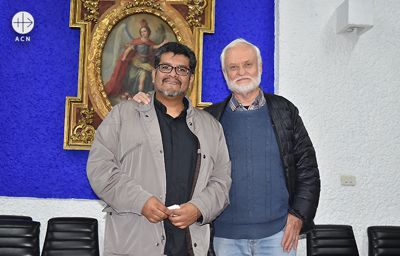 돈 세르히오 오마르 신부와 세르지오 코보 신부 (출처=ACN 자료사진)