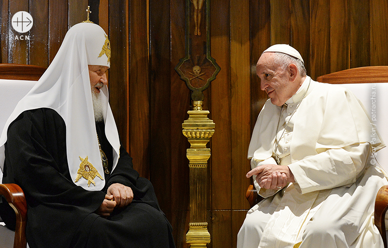 프란치스코 교황과 키릴 러시아정교회 총대주교의 역사적 만남 (출처=ACN자료사진)