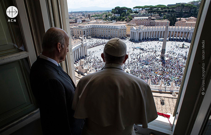 2019년 8월 15일 성모승천대축일 성 베드로 광장에서 프란치스코 교황과 ACN 국제 수석대표 토마스 하이네겔던(© Servizio Fotografico - Vatican Media)
