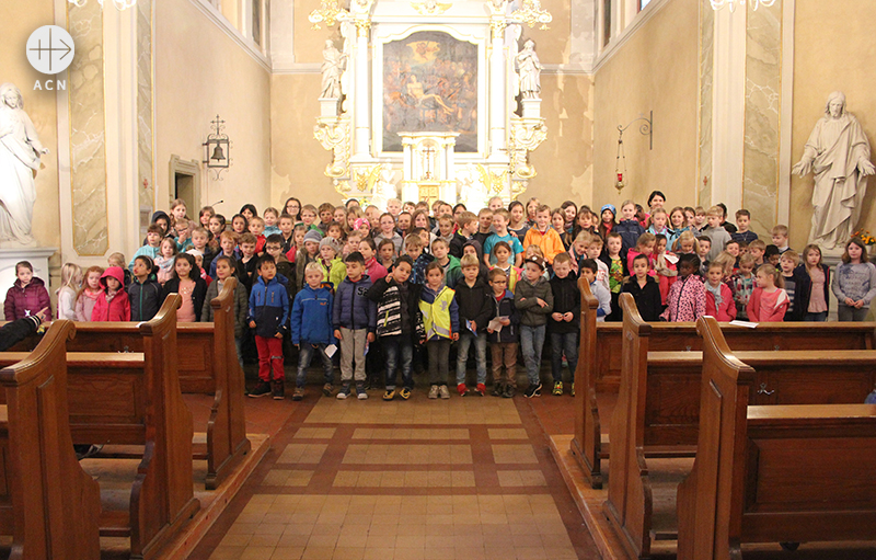 2018년 100만 어린이의 묵주기도 캠페인에 함께한 독일의 어린이들 (출처=ACN 자료사진)