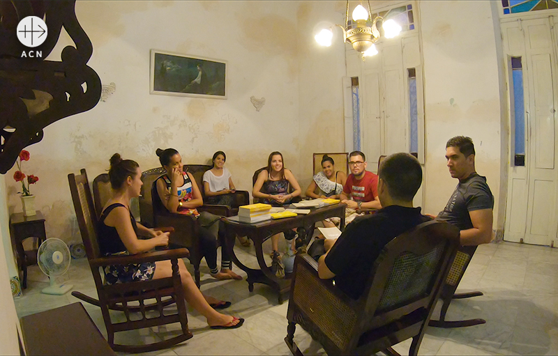 ACN 신앙의 선물 캠페인, 쿠바에 사는 교리교사 다이아나와 친구들 (출처=ACN 자료사진)
