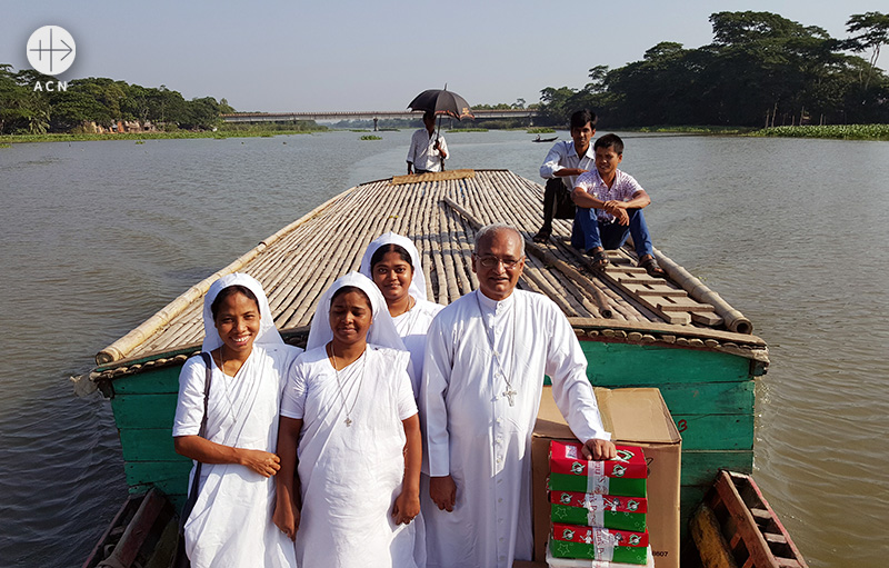 방글라데시 치타공대교구, 코스타 대주교와 수녀들 (출처=ACN 자료사진)