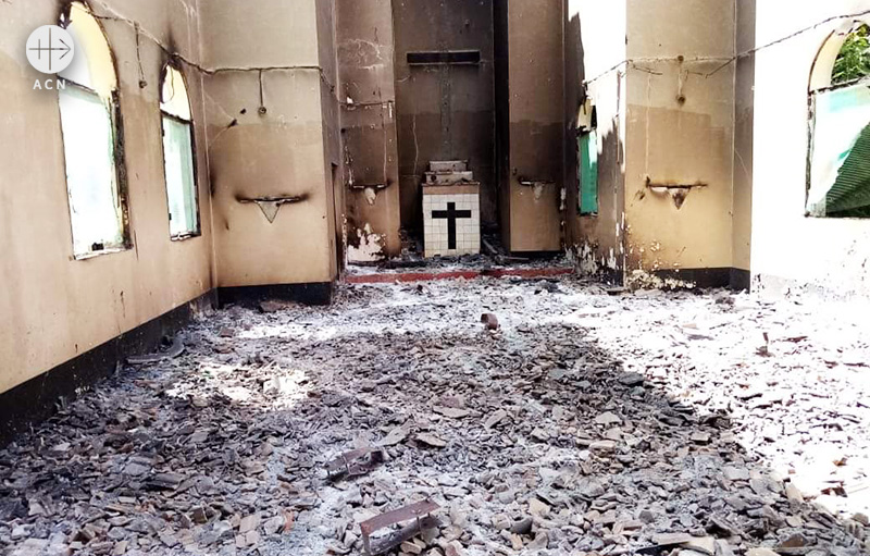 파괴된 모킴보아다프라이아 성당 (출처=ACN 자료사진)