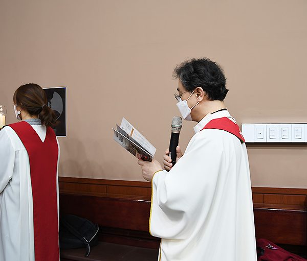 서울대교구 금호동성당 2021 성 금요일 십자가의 길 (출처=ACN 자료사진)