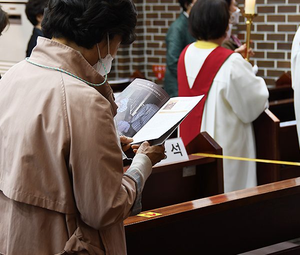 서울대교구 금호동성당 2021 성 금요일 십자가의 길 (출처=ACN 자료사진)