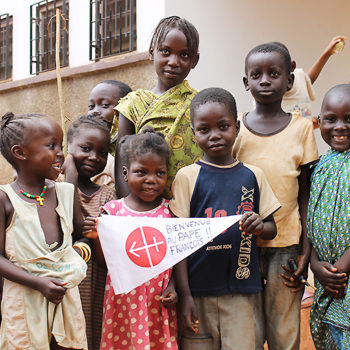 ACN 방문단을 반갑게 맞이하는 아이들(출처=ACN 자료사진)