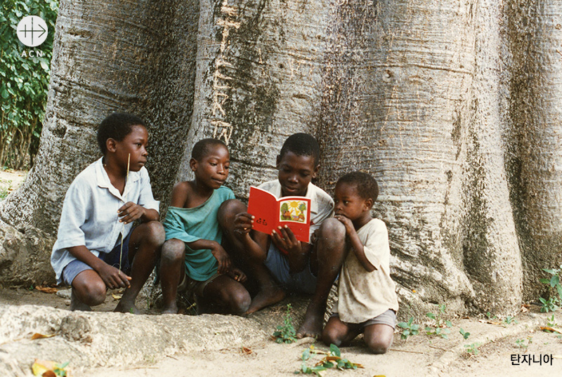 childs-bible-tanzania