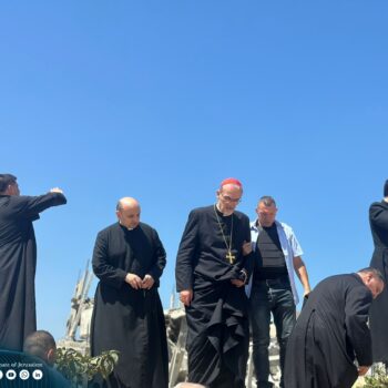 Gaza, July 18, 2025
Visit of His Beatitude Cardinal Pierbattista Pizzaballa, Latin Patriarch of Jerusalem, to the Holy Family Parish in Gaza following the recent attack that caused significant damage to the Catholic Church of the Holy Family and left several people injured, and causing some deaths.
For more information:
https://www.youtube.com/watch?v=oLmVUb4f5Ec
https://www.youtube.com/watch?v=216LJPDVYb0